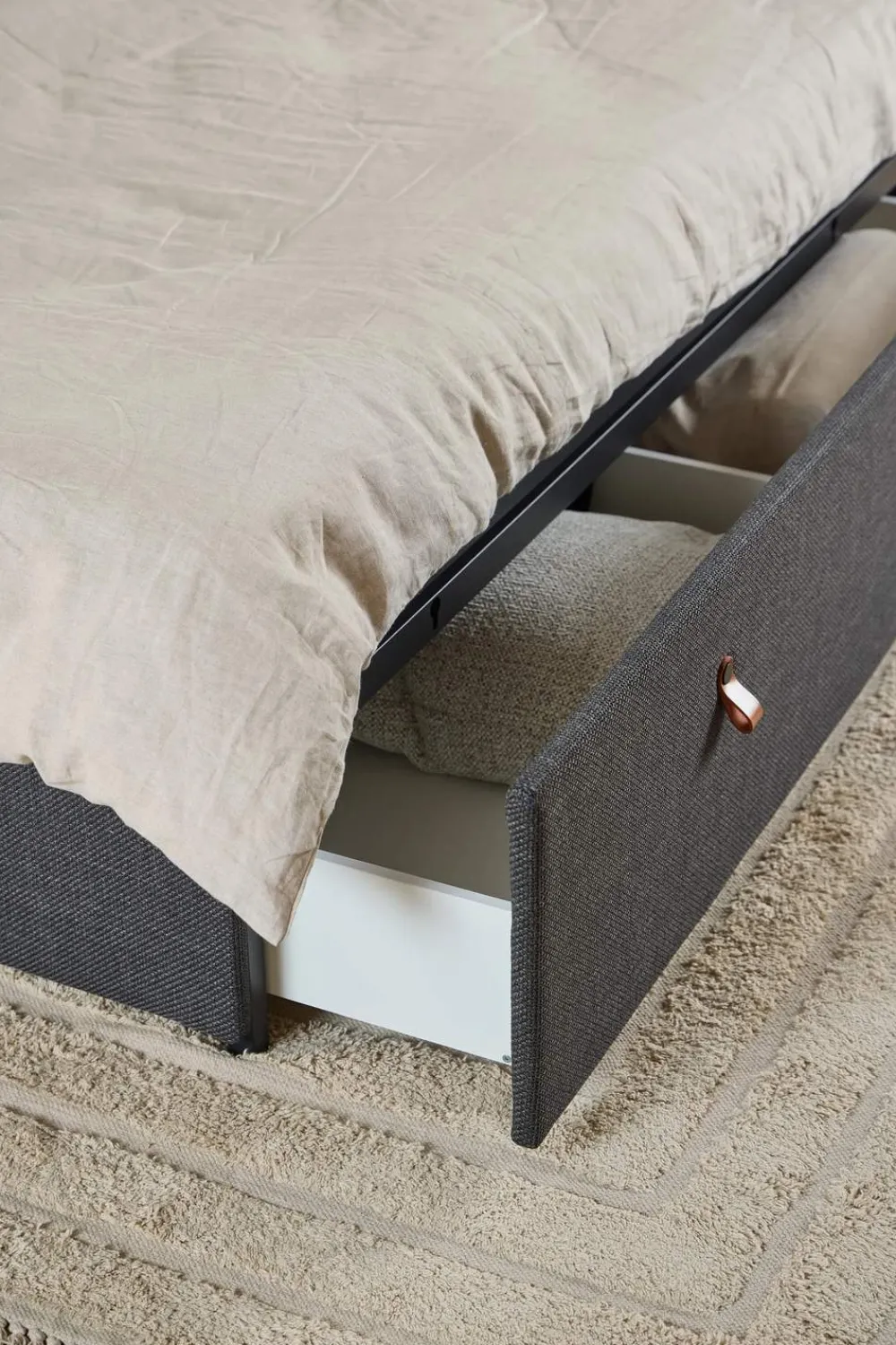 Sale Calvi Sengeramme Sofaer Og Puffer