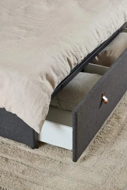 Online Calvi Sengeramme Sofaer Og Puffer