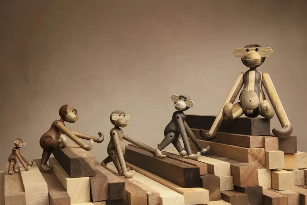 Hot Jubilæumsabe - Mellem Figurer